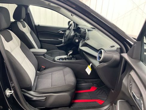 Used 2024 Chevrolet Trax LS w/ LS Convenience Package image 21