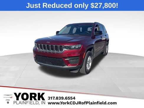Used 2023 Jeep Grand Cherokee Laredo image 1