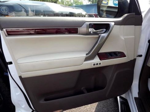 Used 2013 Lexus GX 460 image 10