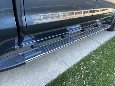 Used 2019 GMC Sierra 1500 SLT w/ SLT Premium Package image 9