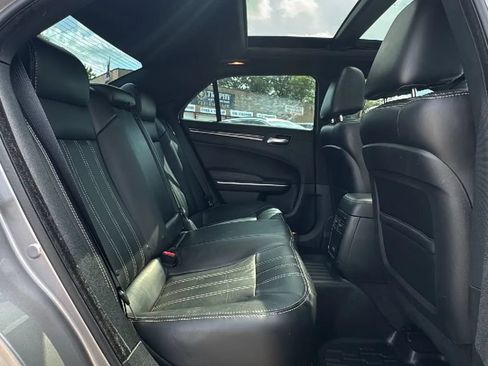 Used 2018 Chrysler 300 S w/ 300S Premium Group RWD image 21