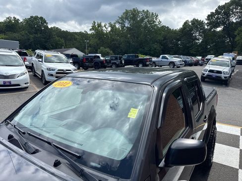 Used 2012 Nissan Frontier SV AWD/4WD image 8