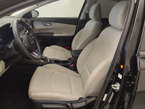 Used 2022 Kia Forte LXS FWD image 17