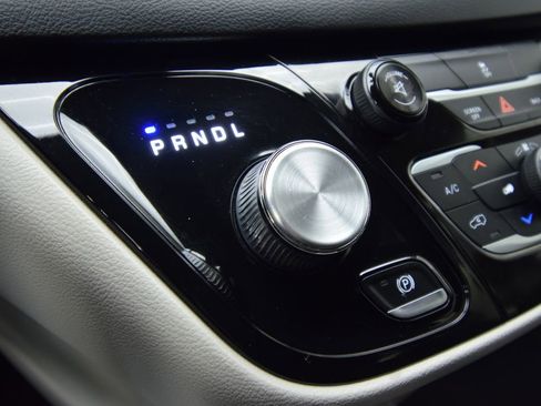 Used 2017 Chrysler Pacifica Touring image 20