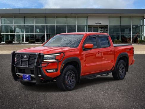 Used 2025 Nissan Frontier PRO-4X AWD/4WD image 3
