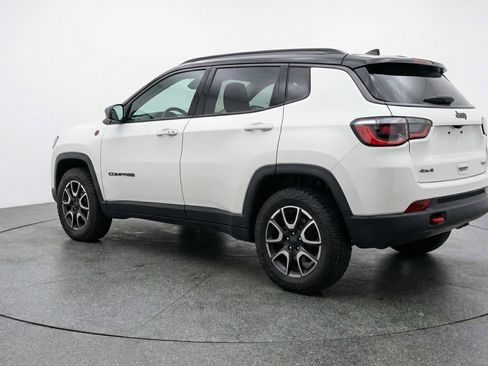 Used 2025 Jeep Compass Trailhawk AWD/4WD image 6