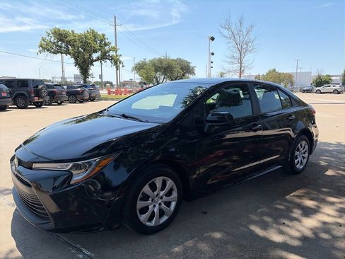 Used 2025 Toyota Corolla LE FWD image 2