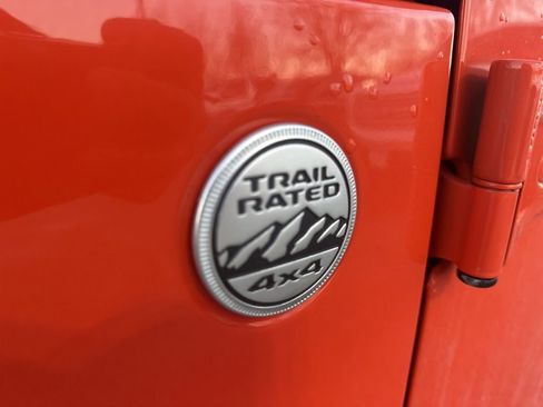 Used 2018 Jeep Wrangler Sport S image 3