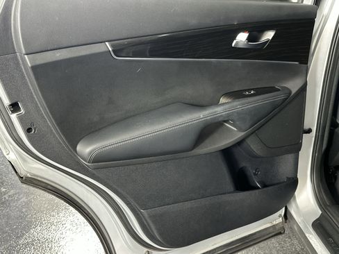 Used 2019 Kia Sorento L image 34