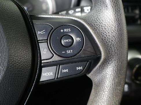 Used 2021 Toyota RAV4 LE AWD/4WD image 34