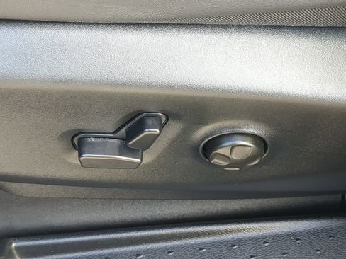 Used 2025 Chrysler Pacifica Select image 20