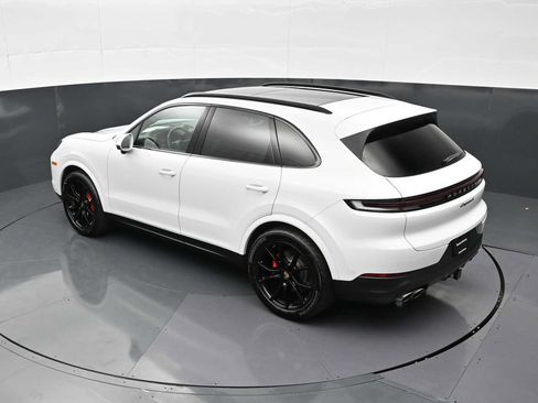 Certified 2024 Porsche Cayenne S AWD/4WD image 32