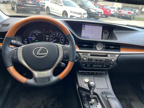 Used 2013 Lexus ES 300h w/ Luxury Pkg image 14