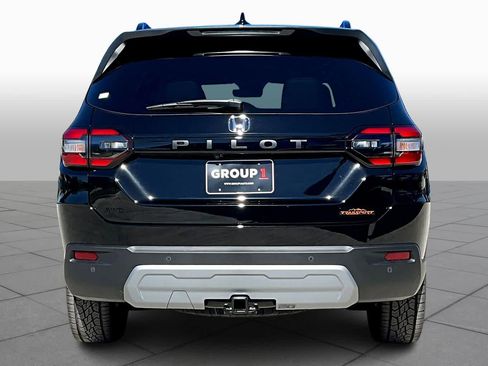 New 2025 Honda Pilot TrailSport image 4