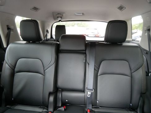 New 2025 Nissan Pathfinder SL image 5