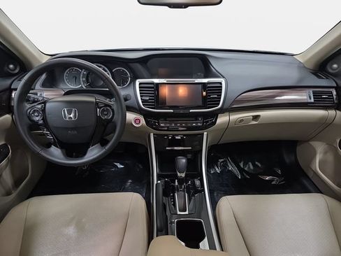 Used 2017 Honda Accord EX-L image 10