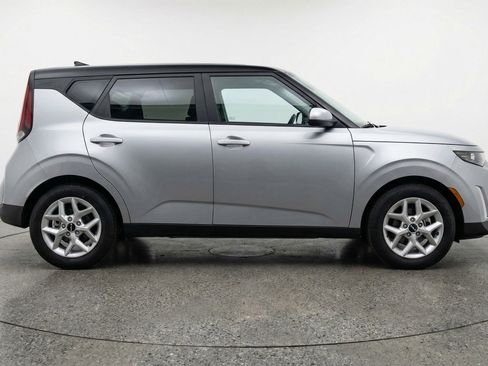 Used 2025 Kia Soul LX w/ LX Technology Package image 11