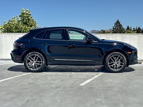 Certified 2026 Porsche Macan AWD/4WD image 9