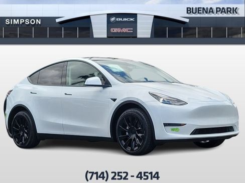 Used 2023 Tesla Model Y Long Range AWD/4WD image 1