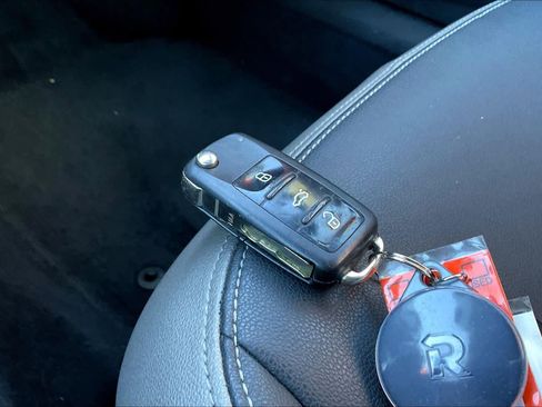 Used 2014 Volkswagen Beetle 2.5 image 13