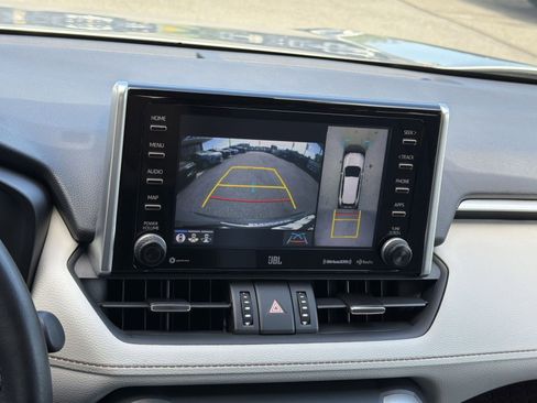 Used 2020 Toyota RAV4 Limited image 19