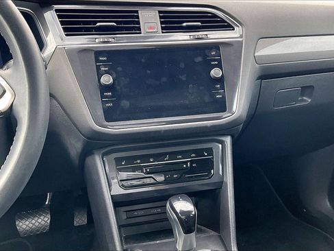 Used 2023 Volkswagen Tiguan SE w/ Panoramic Sunroof Package FWD image 6