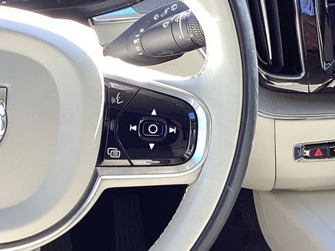 Certified 2023 Volvo XC60 B5 Plus w/ Climate Package image 20