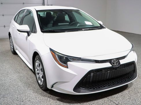 Used 2022 Toyota Corolla LE FWD image 5