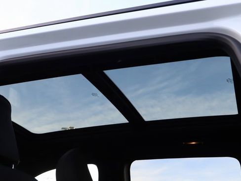 New 2024 Jeep Compass Latitude w/ Sun and Sound Group image 17