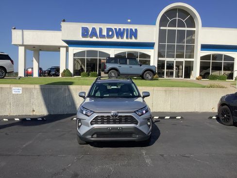 Used 2022 Toyota RAV4 XLE Premium image 2