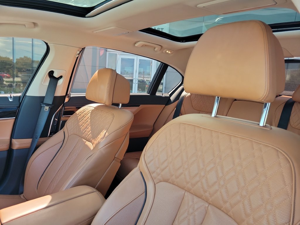 Used 2022 BMW 740i w/ Premium Package RWD image 26