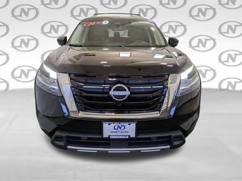 Used 2024 Nissan Pathfinder Platinum AWD/4WD image 19
