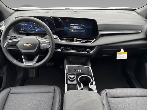 New 2026 Chevrolet Equinox LT w/ Convenience Package II image 2