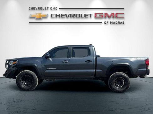 Used 2019 Toyota Tacoma TRD Off-Road AWD/4WD image 6