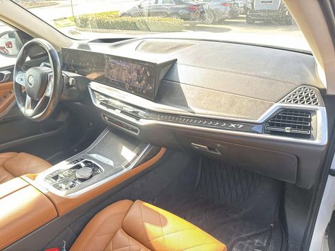 Used 2023 BMW X7 xDrive40i w/ Premium Package image 13