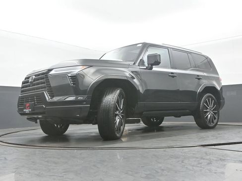 Used 2024 Lexus GX 550 w/ Accessory Package (Z1) AWD/4WD image 32