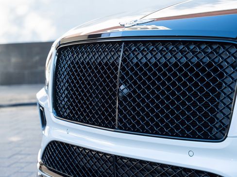 Used 2023 Bentley Bentayga image 9