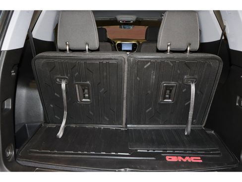 Used 2023 GMC Acadia SLE image 18