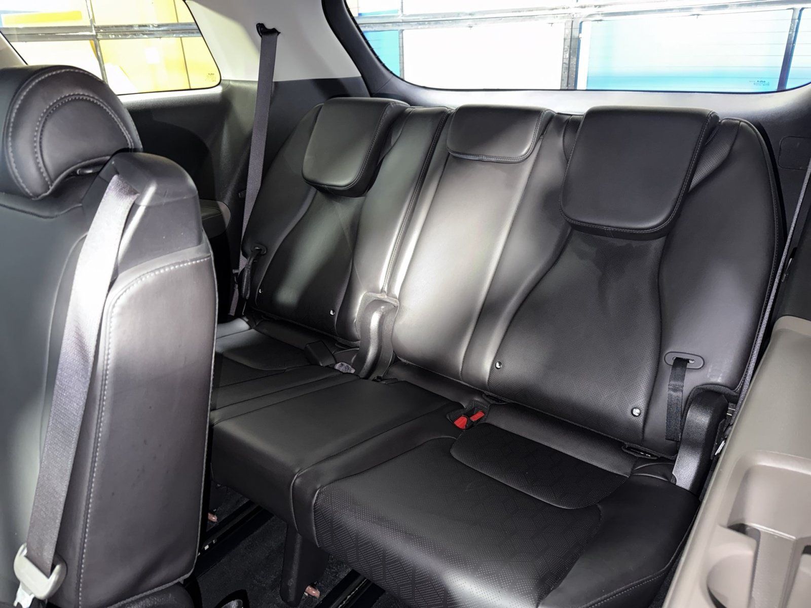 Used 2025 Kia Carnival FWD image 26