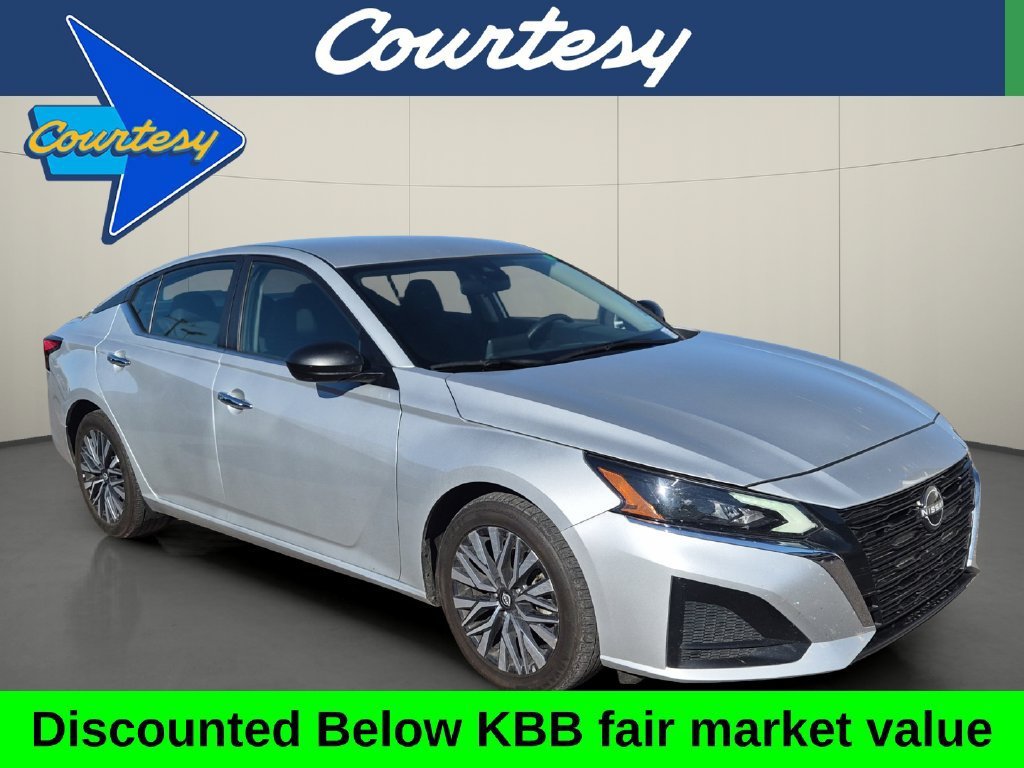 Used 2024 Nissan Altima 2.5 SV FWD image 1