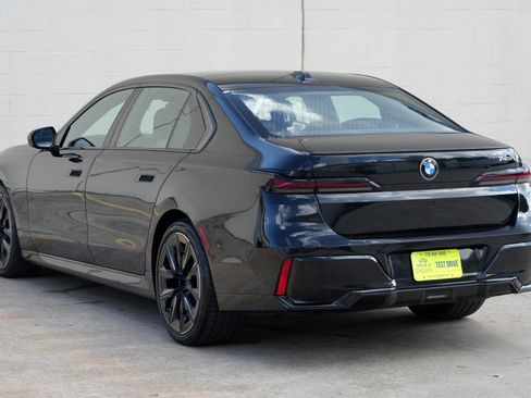 Used 2025 BMW 740i w/ Premium Package RWD image 61