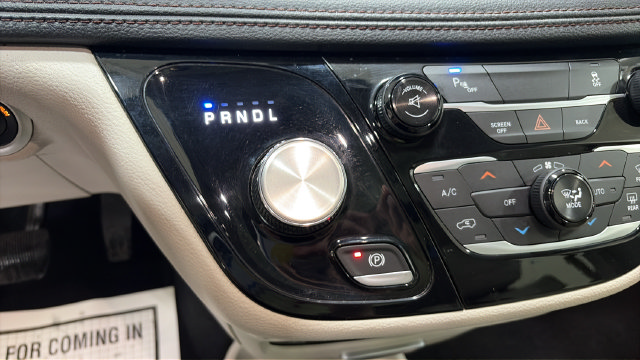 Used 2017 Chrysler Pacifica Limited w/ UConnect Theater Package FWD image 14