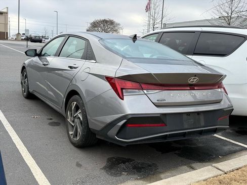 Used 2024 Hyundai Elantra SEL w/ Convenience Package image 4