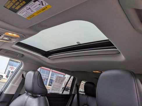 Certified 2023 Toyota Highlander XLE image 18