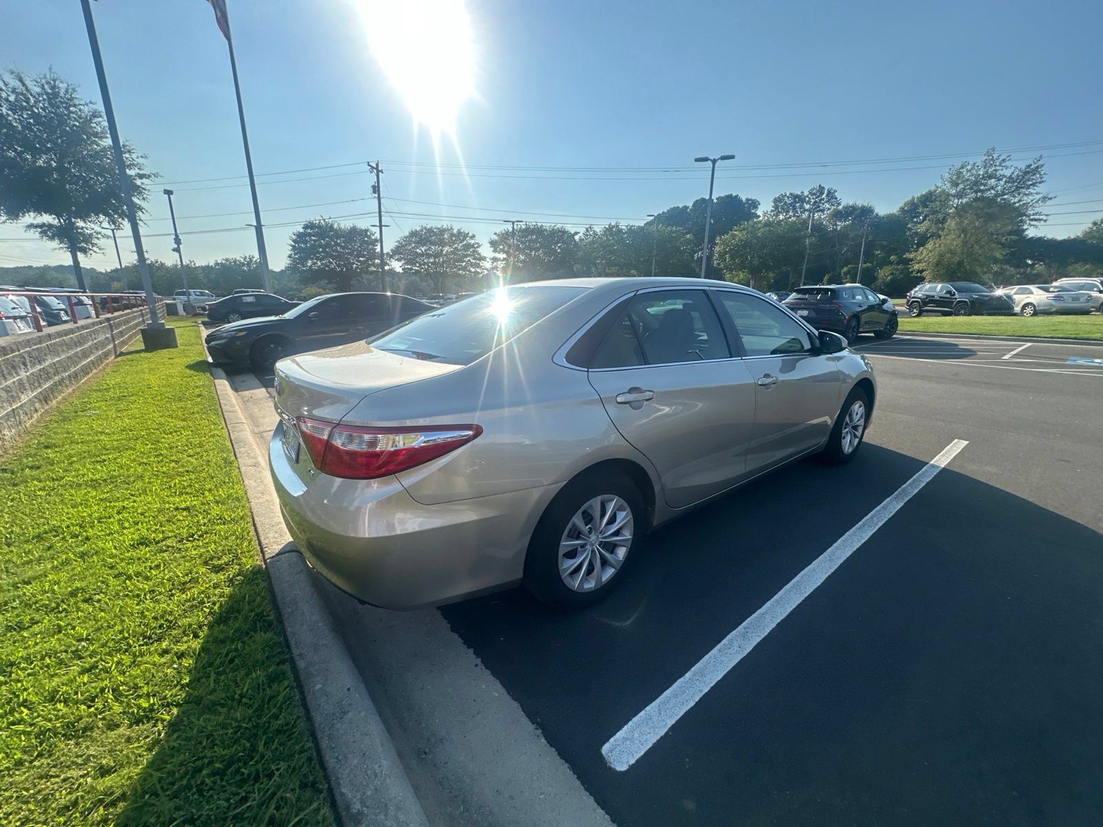 Used 2017 Toyota Camry LE FWD image 17