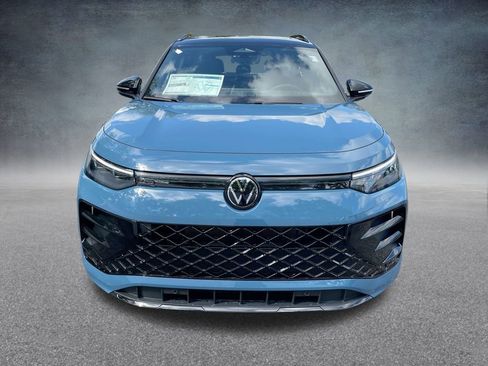 New 2025 Volkswagen Tiguan SE R-Line image 34