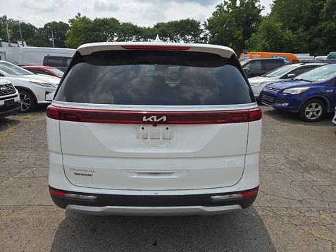 Used 2024 Kia Carnival LX FWD image 5