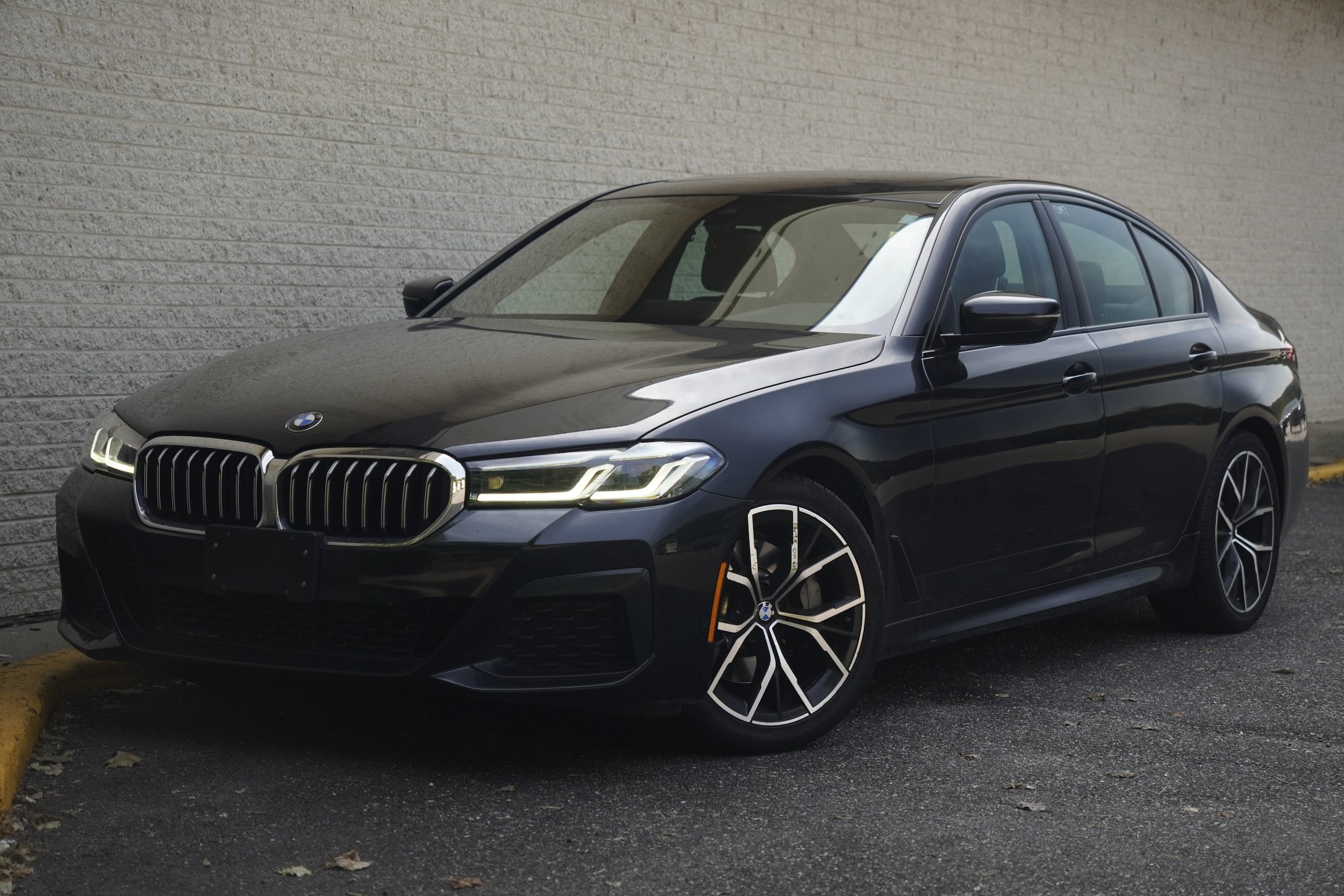 Used 2021 BMW 530i w/ M Sport Package RWD image 2