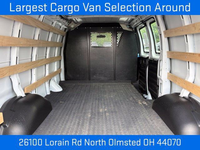 Used 2025 Chevrolet Express 2500 w/ Driver Convenience Package RWD image 9