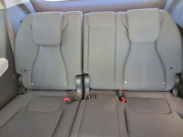 Used 2022 Kia Carnival LX FWD image 11